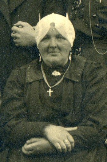 Johanna Oostveen , geb. 9 Apr 1862 Utrecht , overl. 13 Dec 1927 Oudenrijn 